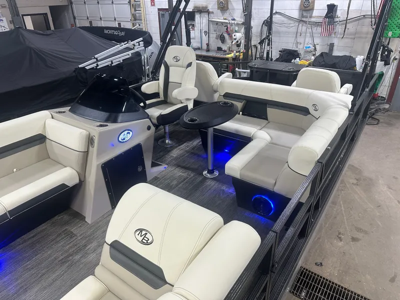 Slide: The Image of Montego Bay 8522 Fish & Cruise Deluxe Pontoon & Honda 4-Stroke EFI 2025 - 3