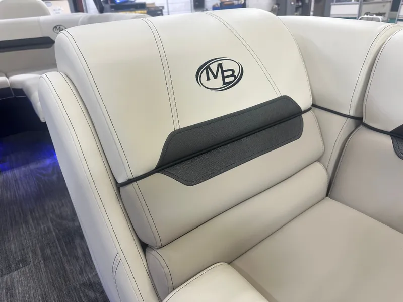 Slide: The Image of Montego Bay 8522 Fish & Cruise Deluxe Pontoon & Honda 4-Stroke EFI 2025 - 31