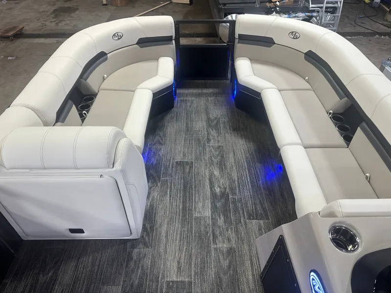 Slide: The Image of Montego Bay 8522 Fish & Cruise Deluxe Pontoon & Honda 4-Stroke EFI 2025 - 32