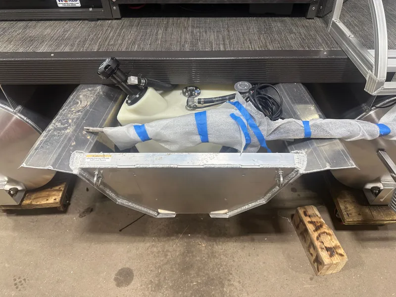 Slide: The Image of Montego Bay 8522 Fish & Cruise Deluxe Pontoon & Honda 4-Stroke EFI 2025 - 40