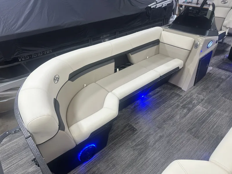 Slide: The Image of Montego Bay 8522 Fish & Cruise Deluxe Pontoon & Honda 4-Stroke EFI 2025 - 7