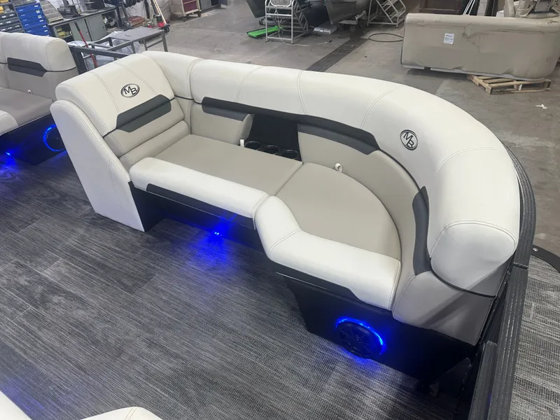 Slide: The Image of Montego Bay 8522 Fish & Cruise Deluxe Pontoon & Honda 4-Stroke EFI 2025 - 8