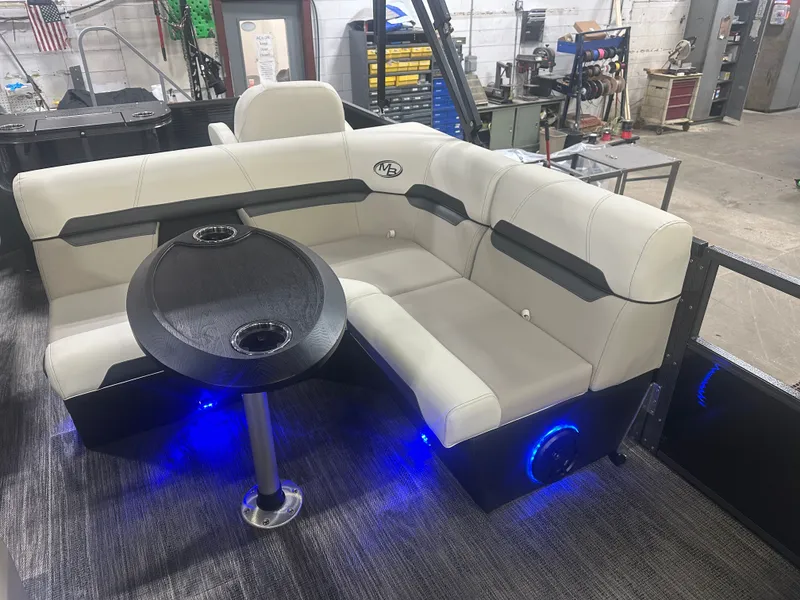 Slide: The Image of Montego Bay 8522 Fish & Cruise Deluxe Pontoon & Honda 4-Stroke EFI 2025 - 9