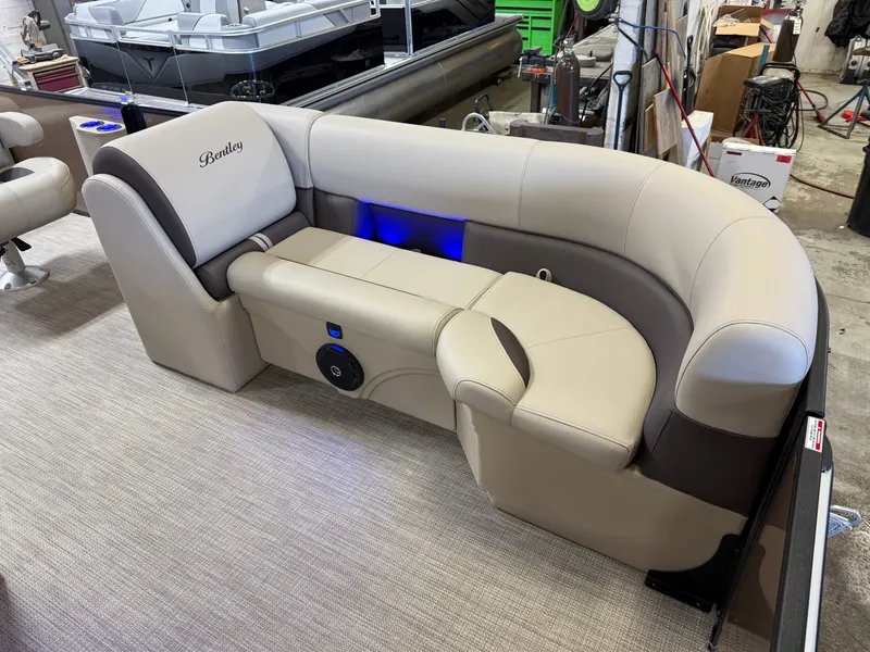Slide: The Image of Bentley Pontoons Legacy 223 Swingback Tritoon & Honda 4-Stroke EFI 2025 - 10