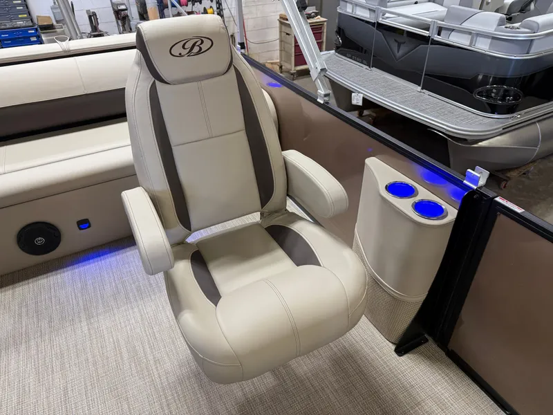 Slide: The Image of Bentley Pontoons Legacy 223 Swingback Tritoon & Honda 4-Stroke EFI 2025 - 11