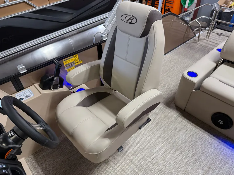 Slide: The Image of Bentley Pontoons Legacy 223 Swingback Tritoon & Honda 4-Stroke EFI 2025 - 13