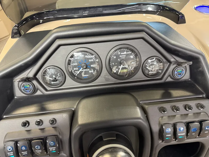 Slide: The Image of Bentley Pontoons Legacy 223 Swingback Tritoon & Honda 4-Stroke EFI 2025 - 16