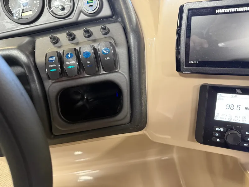 Slide: The Image of Bentley Pontoons Legacy 223 Swingback Tritoon & Honda 4-Stroke EFI 2025 - 17