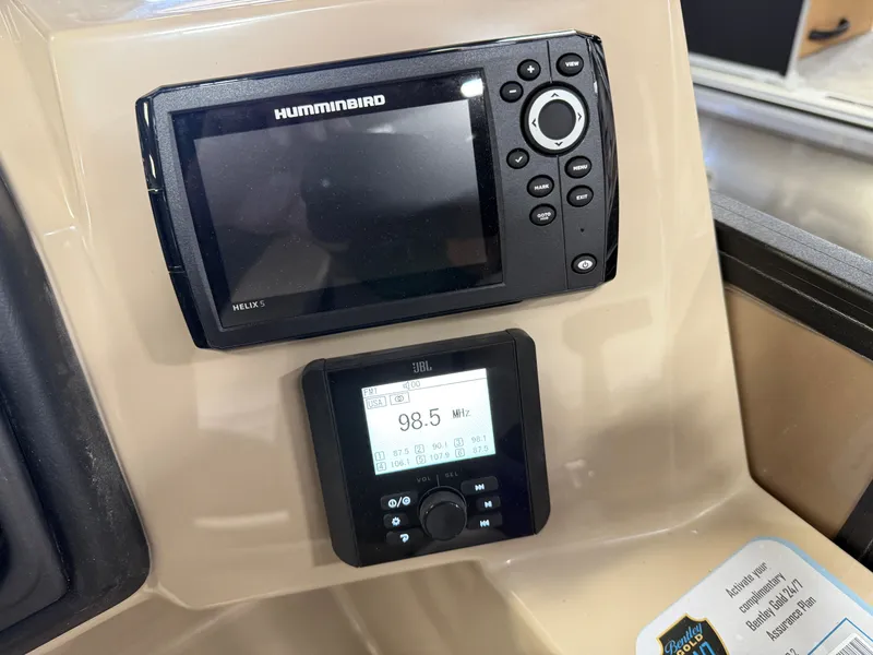 Slide: The Image of Bentley Pontoons Legacy 223 Swingback Tritoon & Honda 4-Stroke EFI 2025 - 18