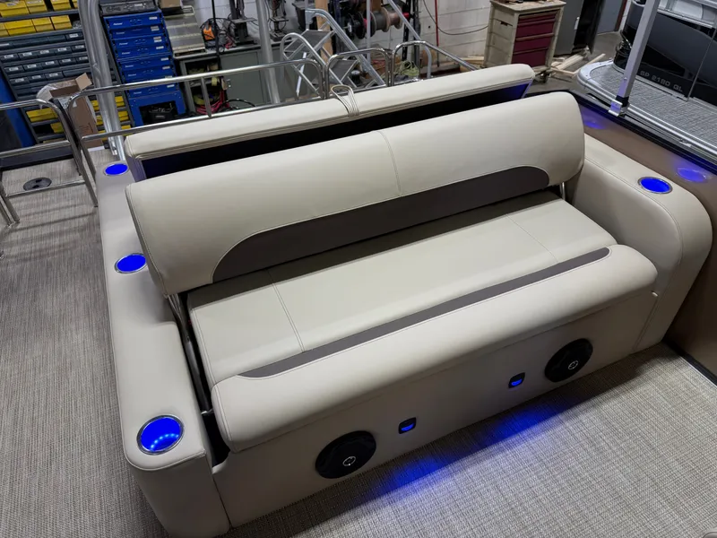 Slide: The Image of Bentley Pontoons Legacy 223 Swingback Tritoon & Honda 4-Stroke EFI 2025 - 20