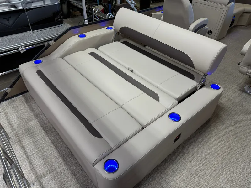 Slide: The Image of Bentley Pontoons Legacy 223 Swingback Tritoon & Honda 4-Stroke EFI 2025 - 22