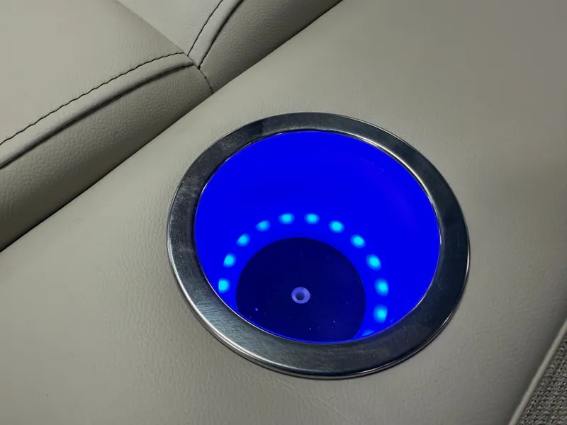 Slide: The Image of Bentley Pontoons Legacy 223 Swingback Tritoon & Honda 4-Stroke EFI 2025 - 28