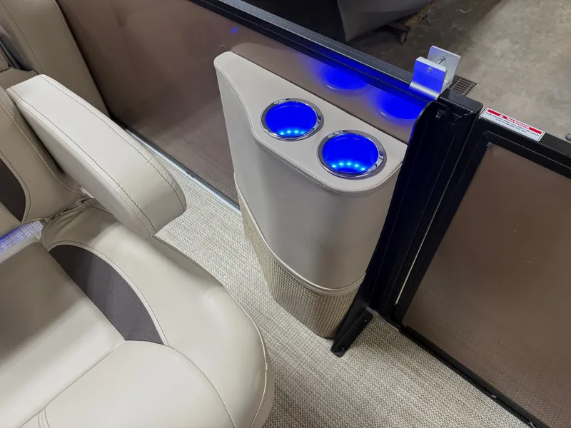 Slide: The Image of Bentley Pontoons Legacy 223 Swingback Tritoon & Honda 4-Stroke EFI 2025 - 29