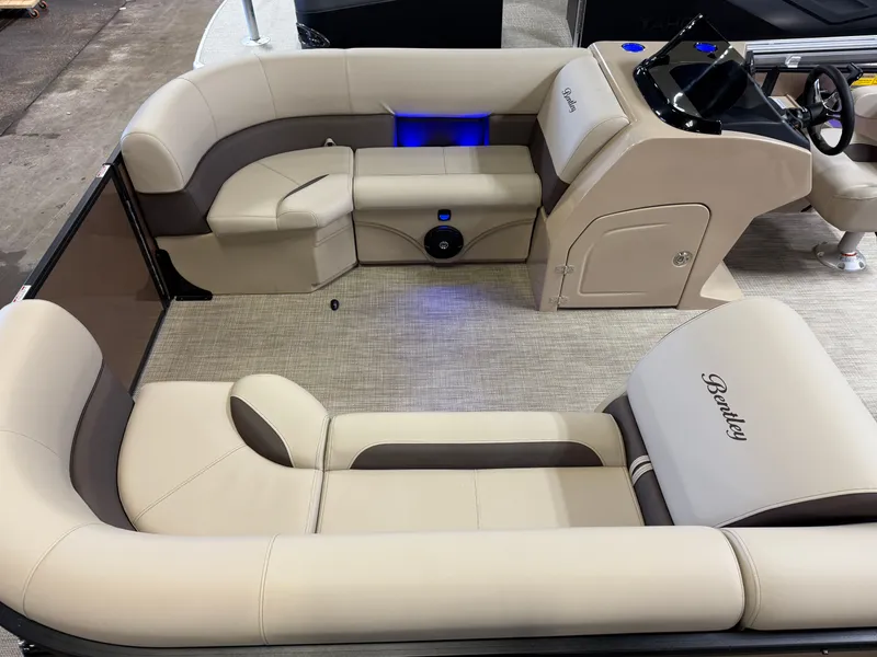 Slide: The Image of Bentley Pontoons Legacy 223 Swingback Tritoon & Honda 4-Stroke EFI 2025 - 3