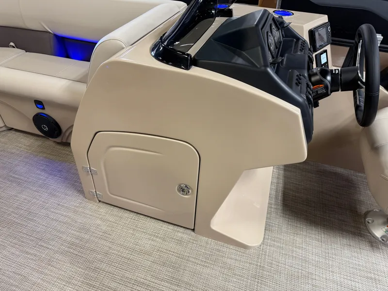 Slide: The Image of Bentley Pontoons Legacy 223 Swingback Tritoon & Honda 4-Stroke EFI 2025 - 32