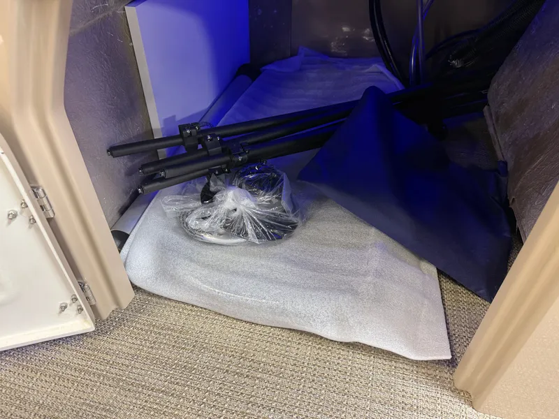 Slide: The Image of Bentley Pontoons Legacy 223 Swingback Tritoon & Honda 4-Stroke EFI 2025 - 33