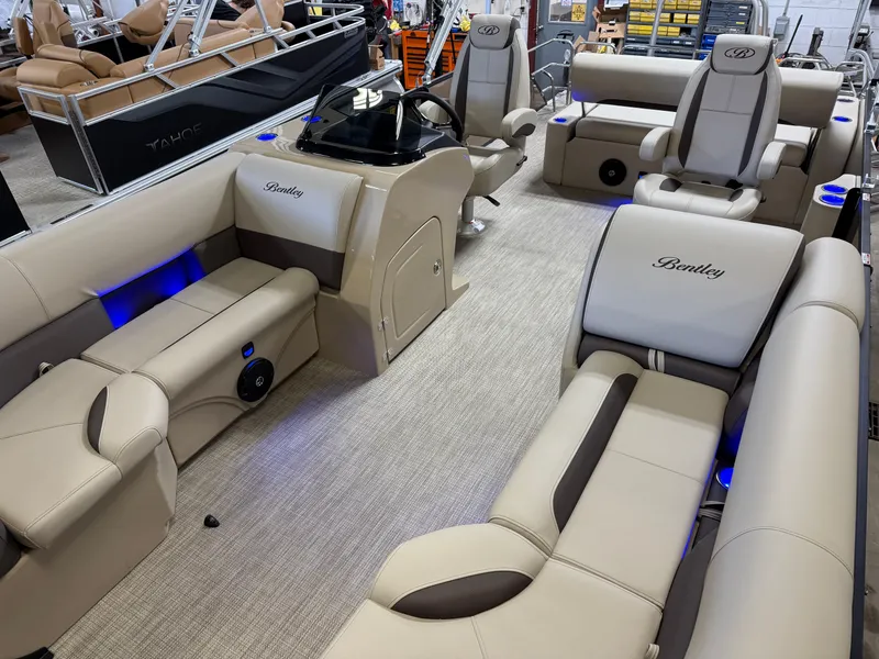 Slide: The Image of Bentley Pontoons Legacy 223 Swingback Tritoon & Honda 4-Stroke EFI 2025 - 38