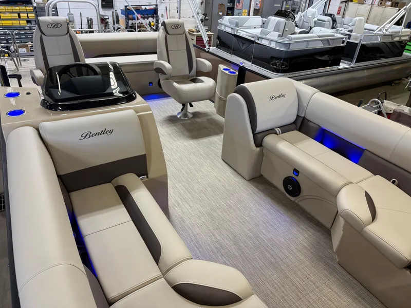 Slide: The Image of Bentley Pontoons Legacy 223 Swingback Tritoon & Honda 4-Stroke EFI 2025 - 39