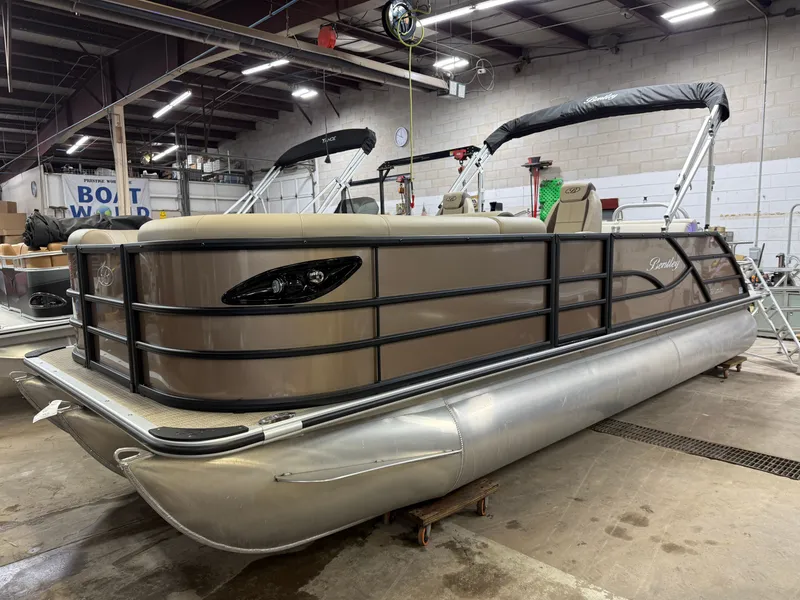 Slide: The Image of Bentley Pontoons Legacy 223 Swingback Tritoon & Honda 4-Stroke EFI 2025 - 43