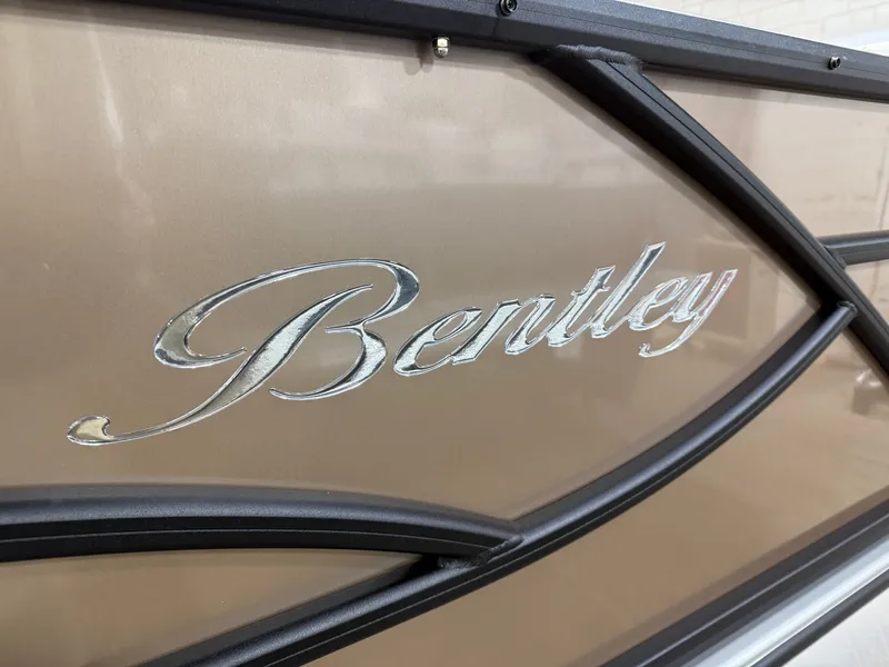 Slide: The Image of Bentley Pontoons Legacy 223 Swingback Tritoon & Honda 4-Stroke EFI 2025 - 44