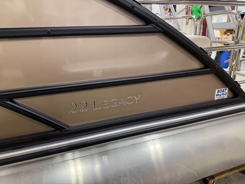 Slide: The Image of Bentley Pontoons Legacy 223 Swingback Tritoon & Honda 4-Stroke EFI 2025 - 45
