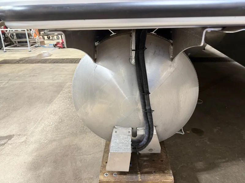 Slide: The Image of Bentley Pontoons Legacy 223 Swingback Tritoon & Honda 4-Stroke EFI 2025 - 46