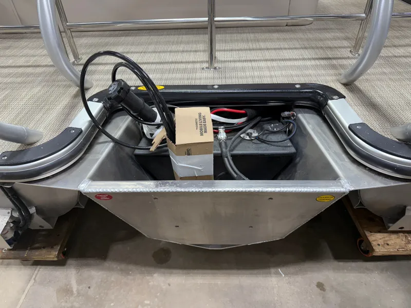 Slide: The Image of Bentley Pontoons Legacy 223 Swingback Tritoon & Honda 4-Stroke EFI 2025 - 47