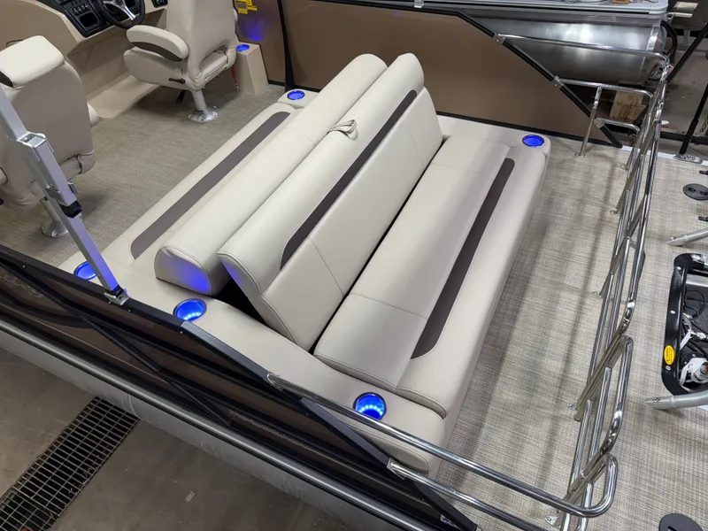 Slide: The Image of Bentley Pontoons Legacy 223 Swingback Tritoon & Honda 4-Stroke EFI 2025 - 5