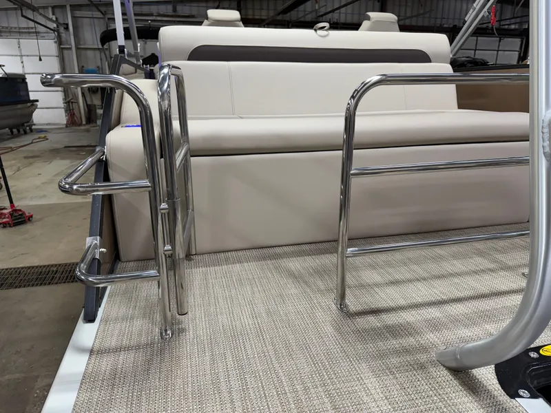 Slide: The Image of Bentley Pontoons Legacy 223 Swingback Tritoon & Honda 4-Stroke EFI 2025 - 54