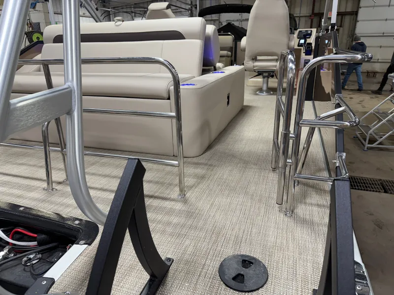 Slide: The Image of Bentley Pontoons Legacy 223 Swingback Tritoon & Honda 4-Stroke EFI 2025 - 55