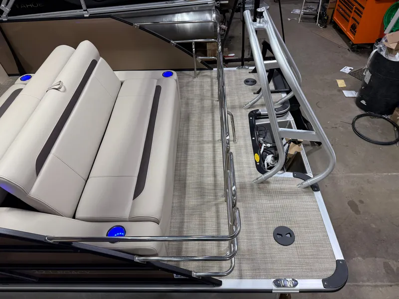 Slide: The Image of Bentley Pontoons Legacy 223 Swingback Tritoon & Honda 4-Stroke EFI 2025 - 6