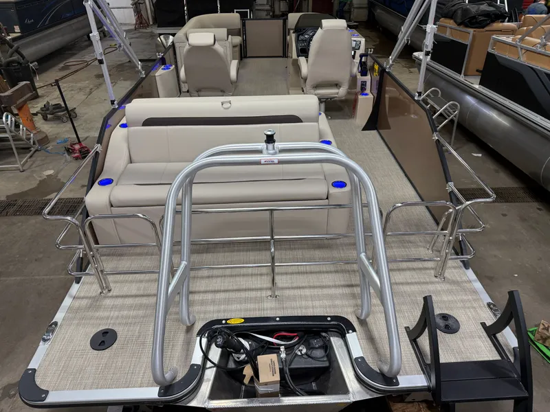 Slide: The Image of Bentley Pontoons Legacy 223 Swingback Tritoon & Honda 4-Stroke EFI 2025 - 7