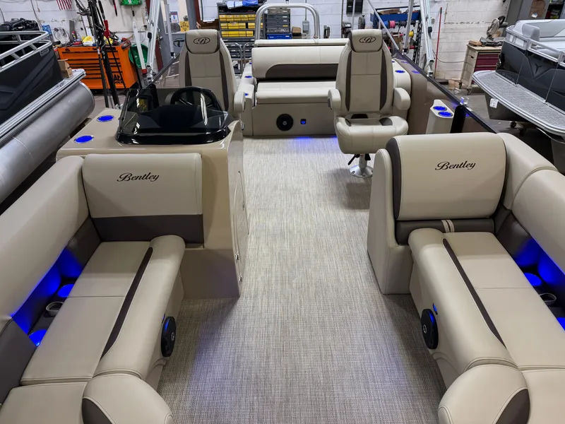 Slide: The Image of Bentley Pontoons Legacy 223 Swingback Tritoon & Honda 4-Stroke EFI 2025 - 8
