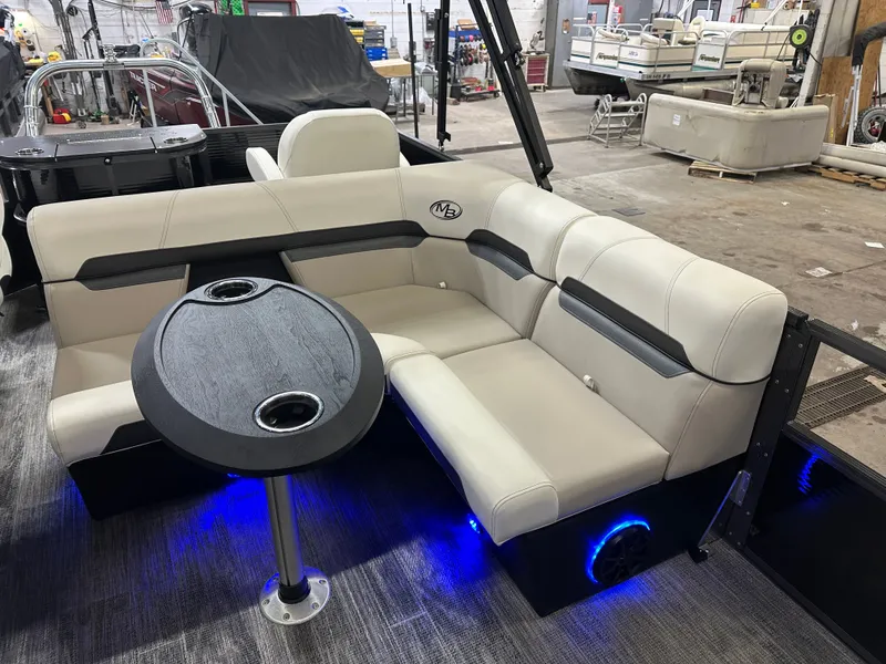 Slide: The Image of Montego Bay 150HP Fish & Cruise 8522 Tritoon 2025 - 10