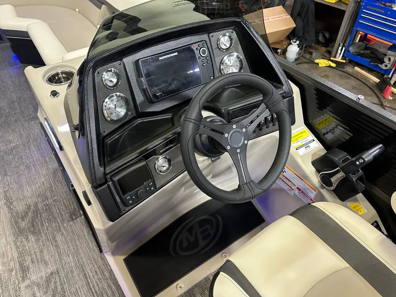 Slide: The Image of Montego Bay 150HP Fish & Cruise 8522 Tritoon 2025 - 13