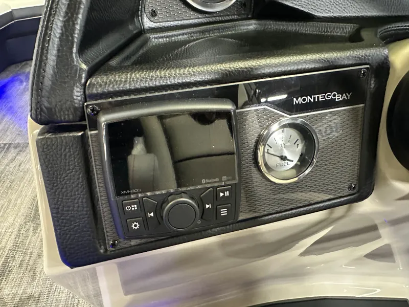 Slide: The Image of Montego Bay 150HP Fish & Cruise 8522 Tritoon 2025 - 14