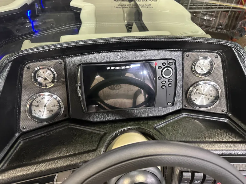 Slide: The Image of Montego Bay 150HP Fish & Cruise 8522 Tritoon 2025 - 15