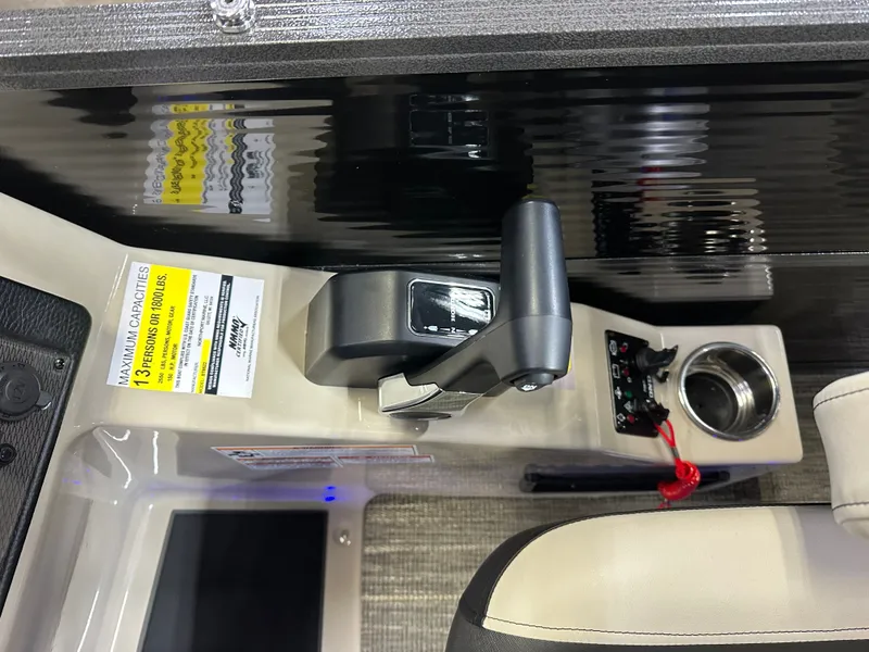 Slide: The Image of Montego Bay 150HP Fish & Cruise 8522 Tritoon 2025 - 17