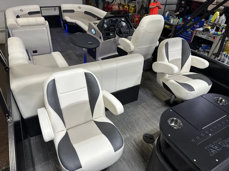 Slide: The Image of Montego Bay 150HP Fish & Cruise 8522 Tritoon 2025 - 22