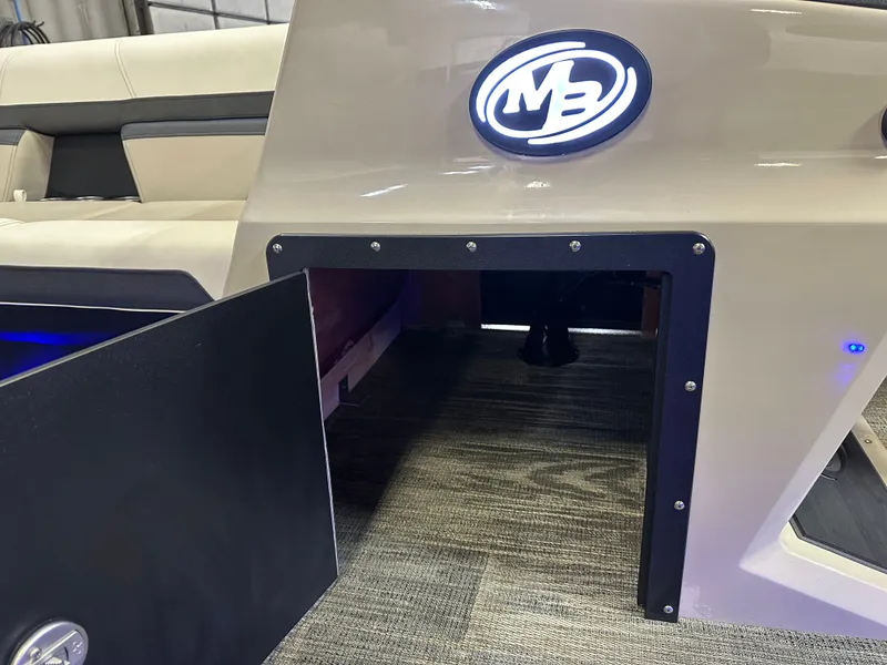 Slide: The Image of Montego Bay 150HP Fish & Cruise 8522 Tritoon 2025 - 29