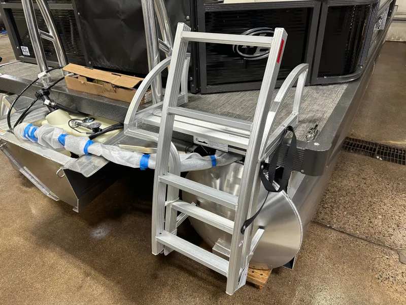 Slide: The Image of Montego Bay 150HP Fish & Cruise 8522 Tritoon 2025 - 43