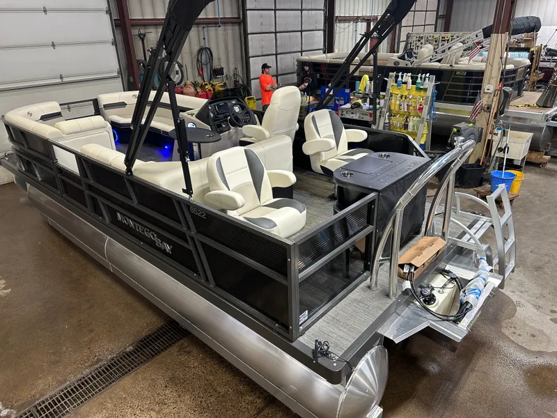 Slide: The Image of Montego Bay 150HP Fish & Cruise 8522 Tritoon 2025 - 47