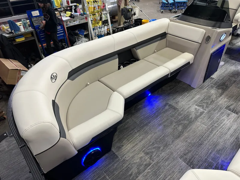 Slide: The Image of Montego Bay 150HP Fish & Cruise 8522 Tritoon 2025 - 8