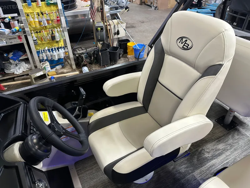 Slide: The Image of Montego Bay 8522 Fish & Cruise Tritoon & Honda 150HP 4-Stroke EFI 2025 - 11