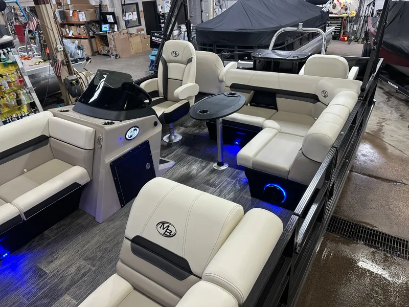 Slide: The Image of Montego Bay 8522 Fish & Cruise Tritoon & Honda 150HP 4-Stroke EFI 2025 - 3