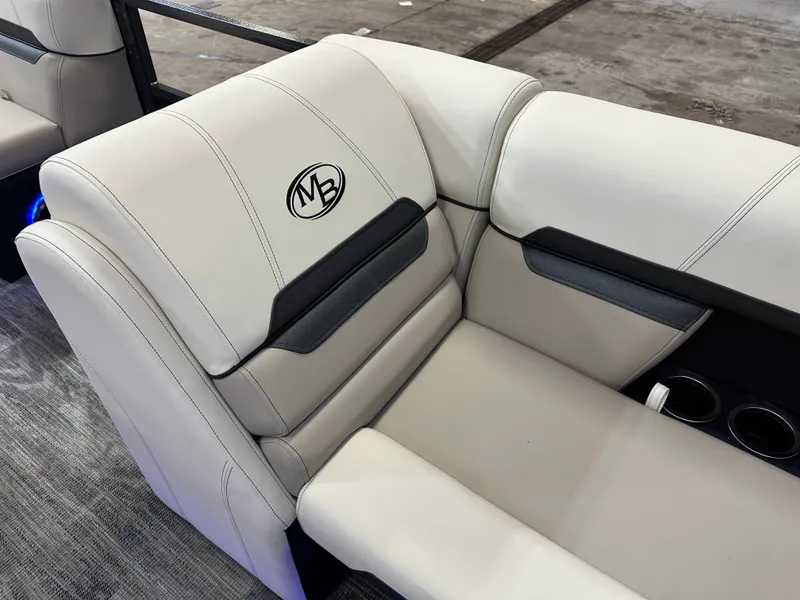 Slide: The Image of Montego Bay 8522 Fish & Cruise Tritoon & Honda 150HP 4-Stroke EFI 2025 - 31