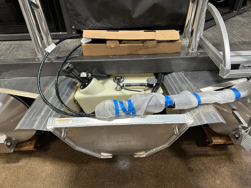 Slide: The Image of Montego Bay 8522 Fish & Cruise Tritoon & Honda 150HP 4-Stroke EFI 2025 - 41