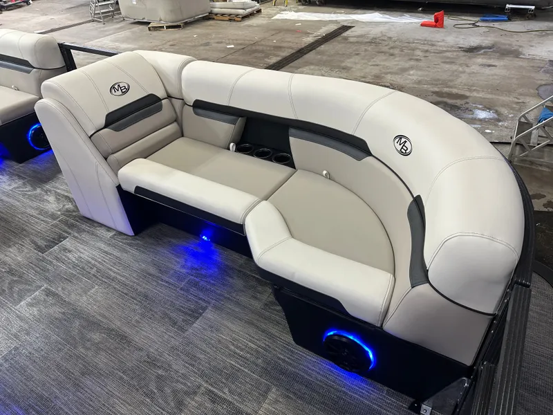 Slide: The Image of Montego Bay 8522 Fish & Cruise Tritoon & Honda 150HP 4-Stroke EFI 2025 - 9