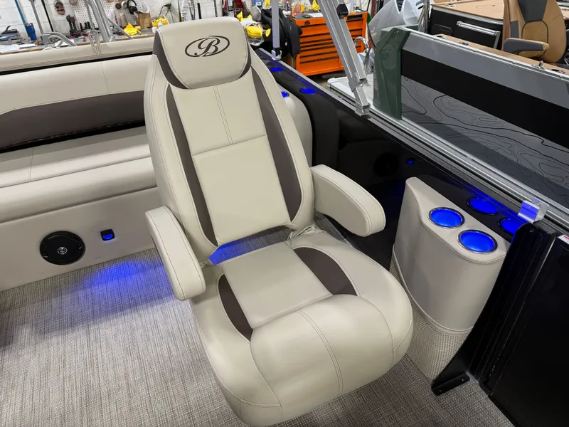 Slide: The Image of Bentley Pontoons Legacy 223 Swingback Tritoon & Honda 4-Stroke EFI 2025 - 10