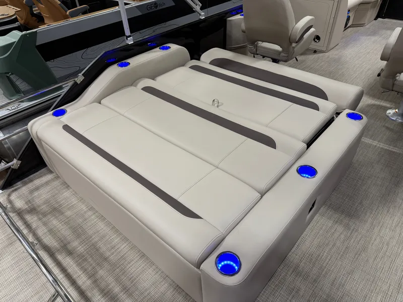 Slide: The Image of Bentley Pontoons Legacy 223 Swingback Tritoon & Honda 4-Stroke EFI 2025 - 21